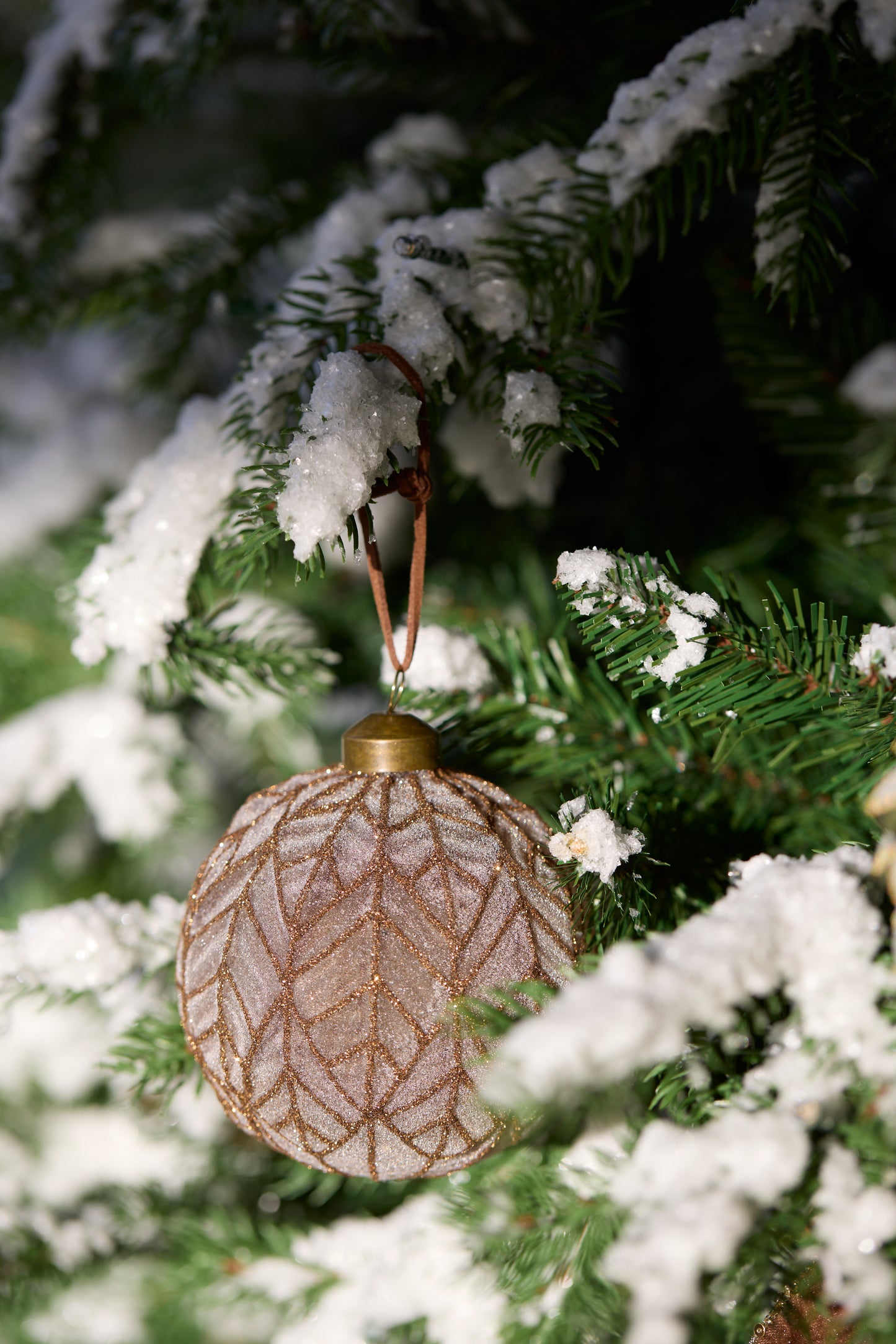 BROWN DECO LEAF BAUBLE