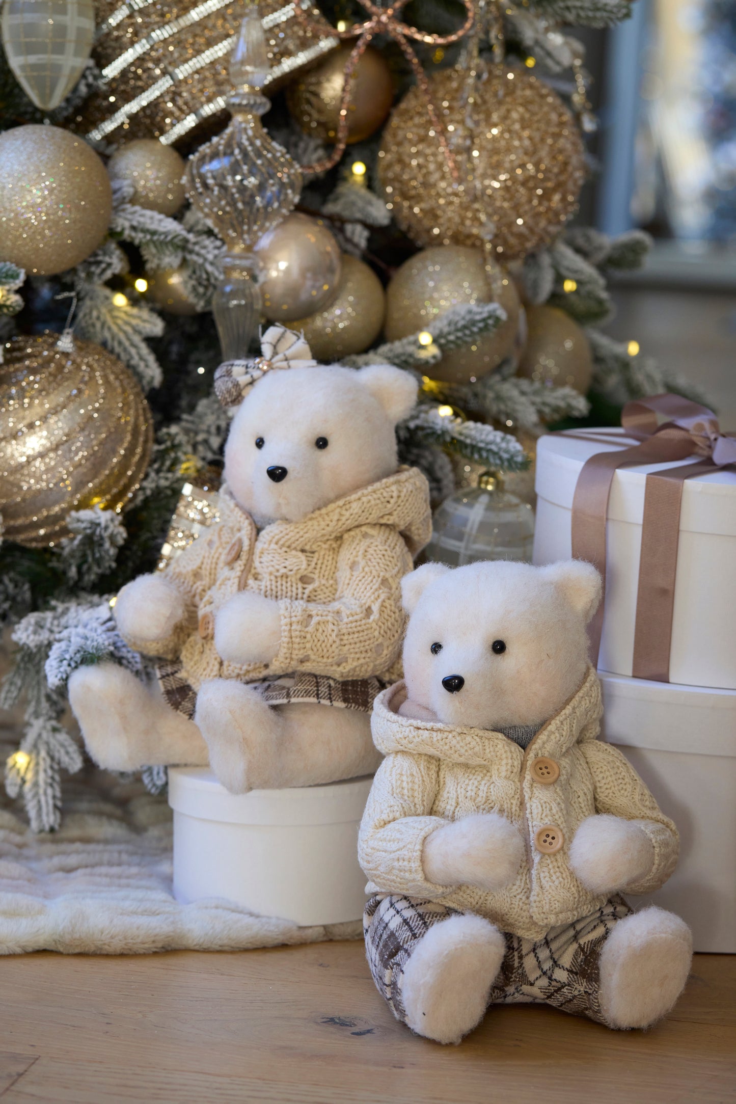 FROSTED KNITTED MRS BEAR SITTING