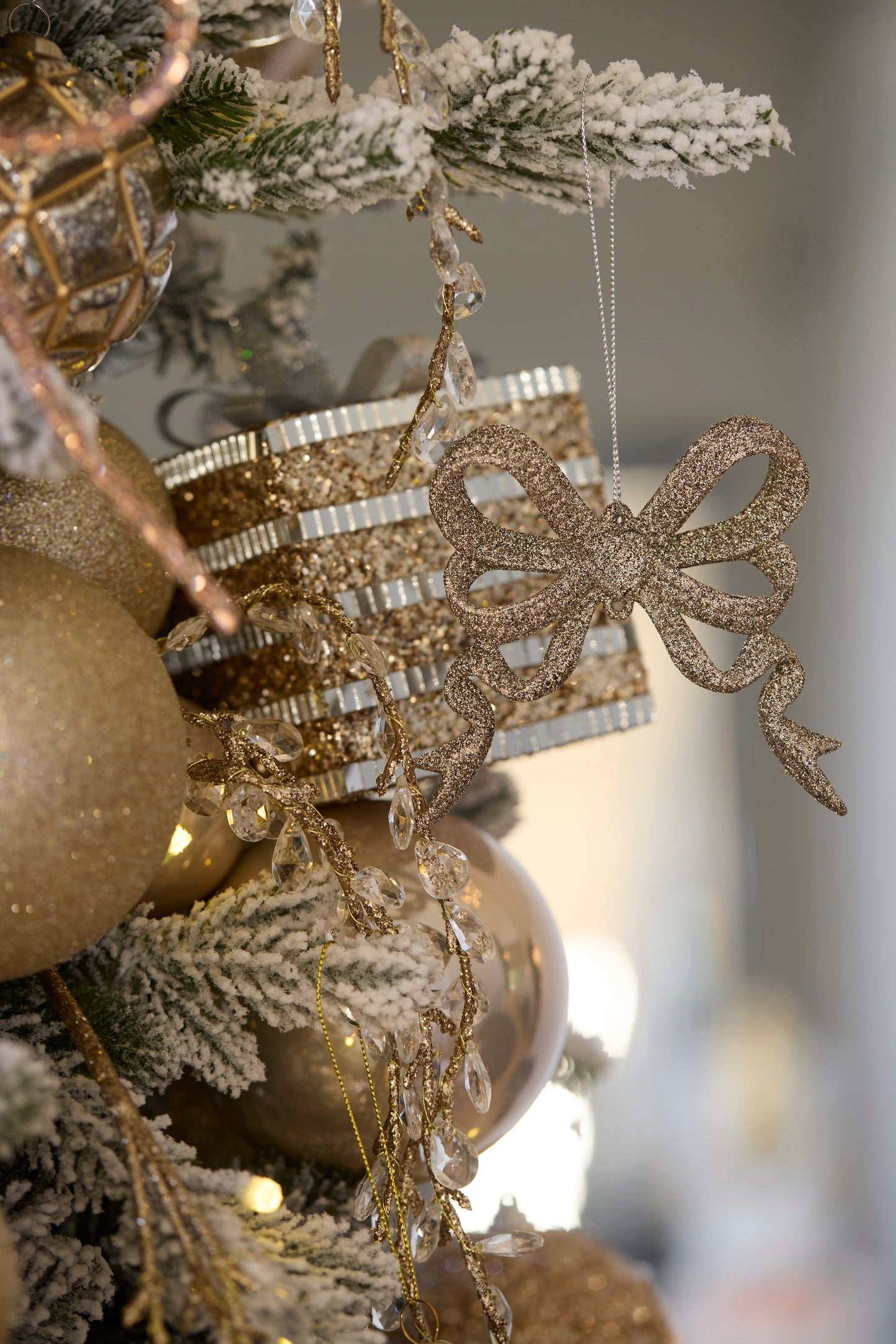 CHAMPAGNE MIRRORED GLITTER GIFT BOX