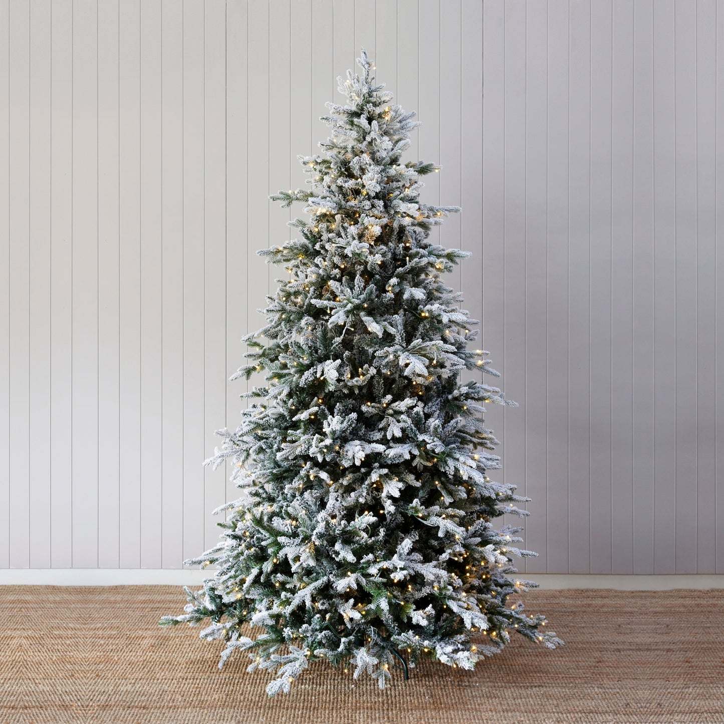 7.5 Ft. Norwegian Pine Snow Tree - 800 LED