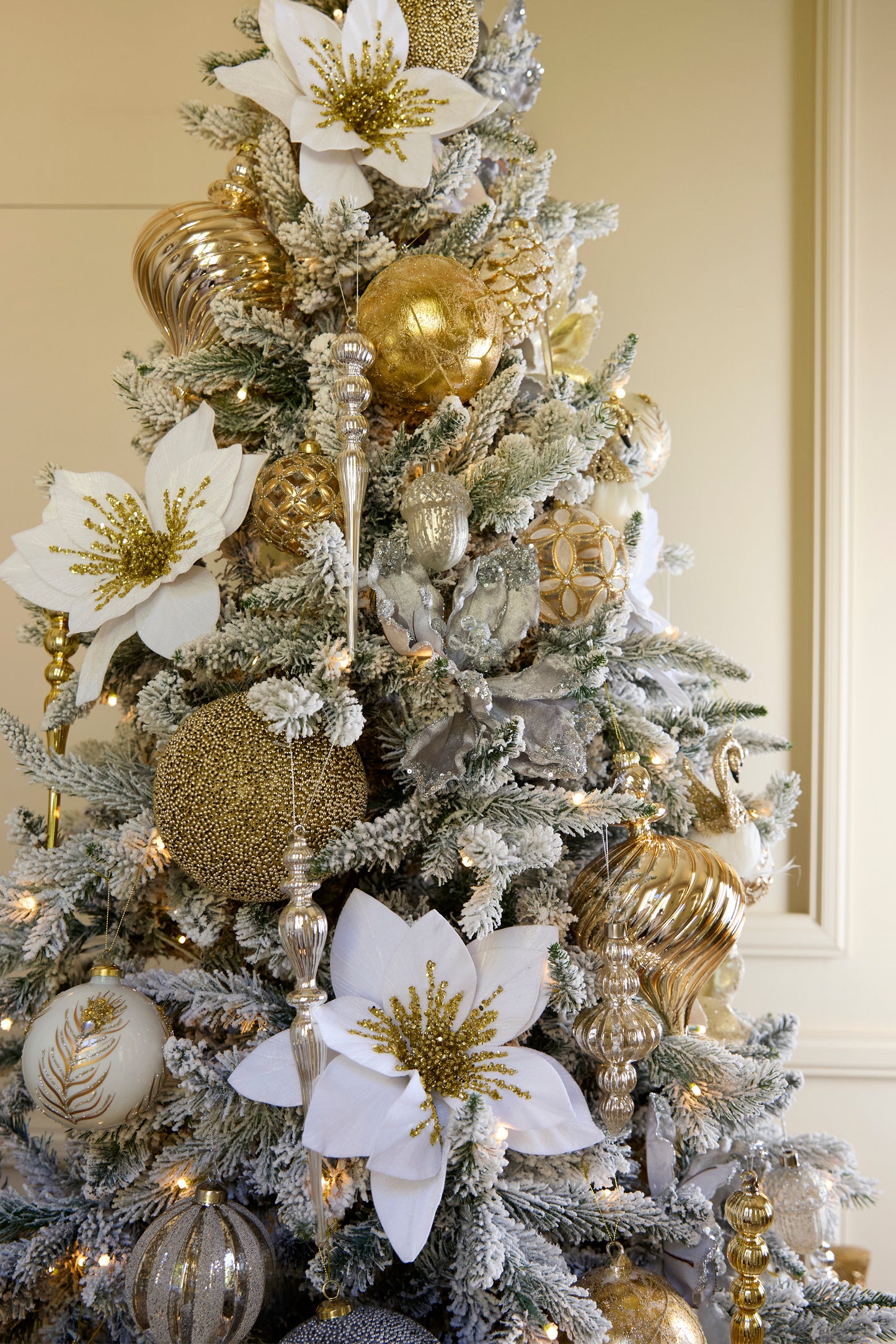 Frosted Gold Foliage Bauble