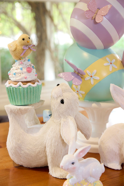 CANDY BUNNY BALANCING CUPCAKE