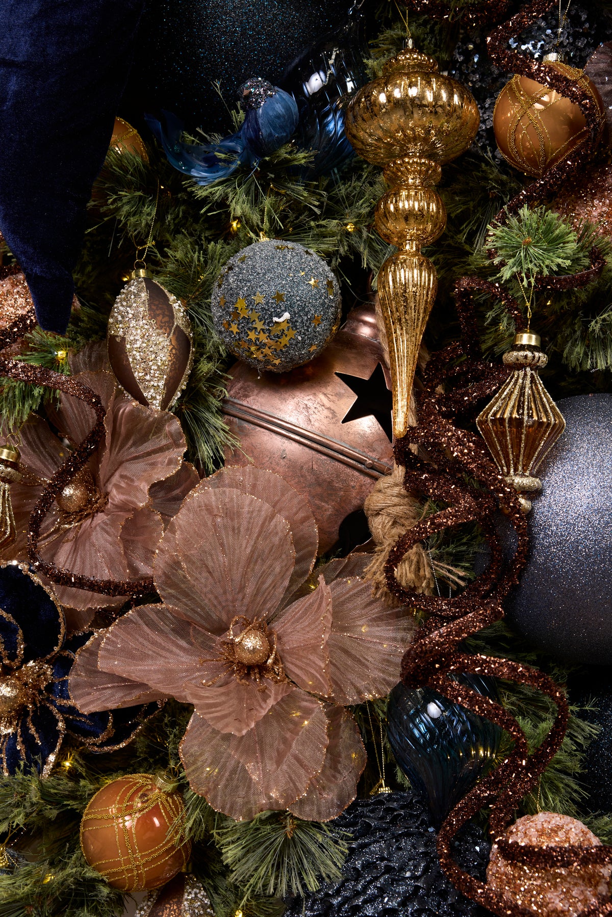 Midnight Ember Ornament Package - 5.5FT - 6FT