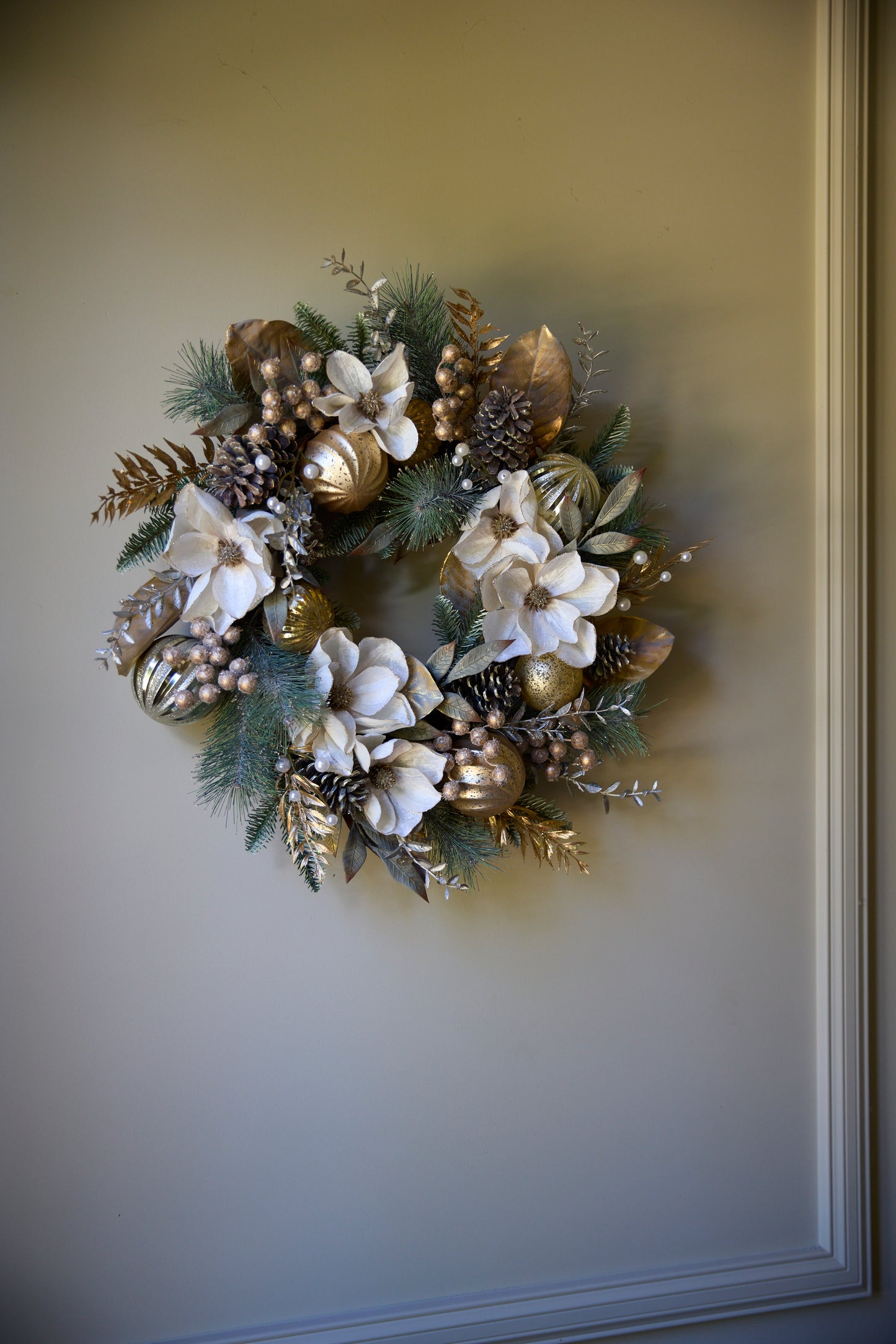 71 Cm Gilded Magnolia Wreath