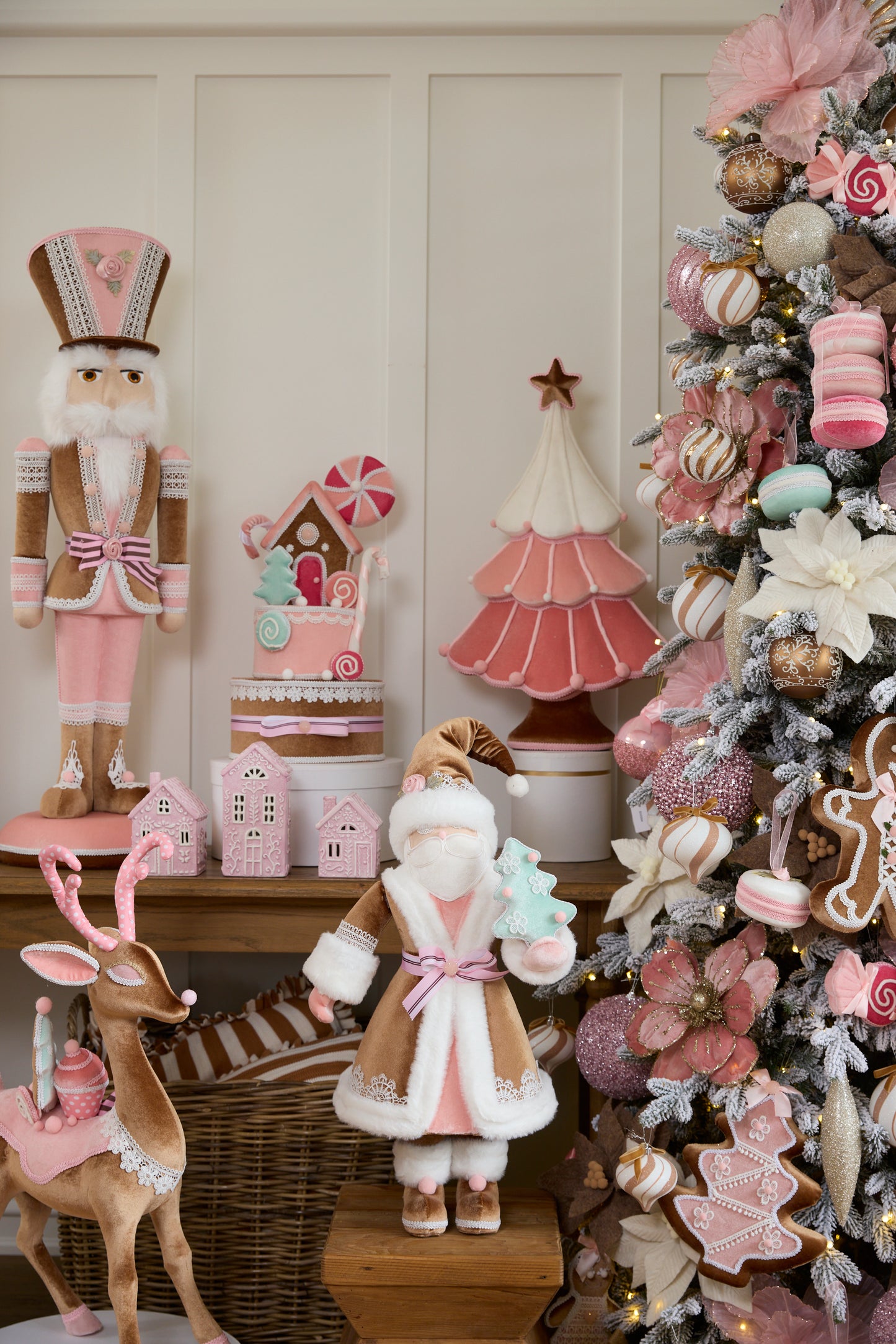 LED PINK GINGERBREAD CABIN