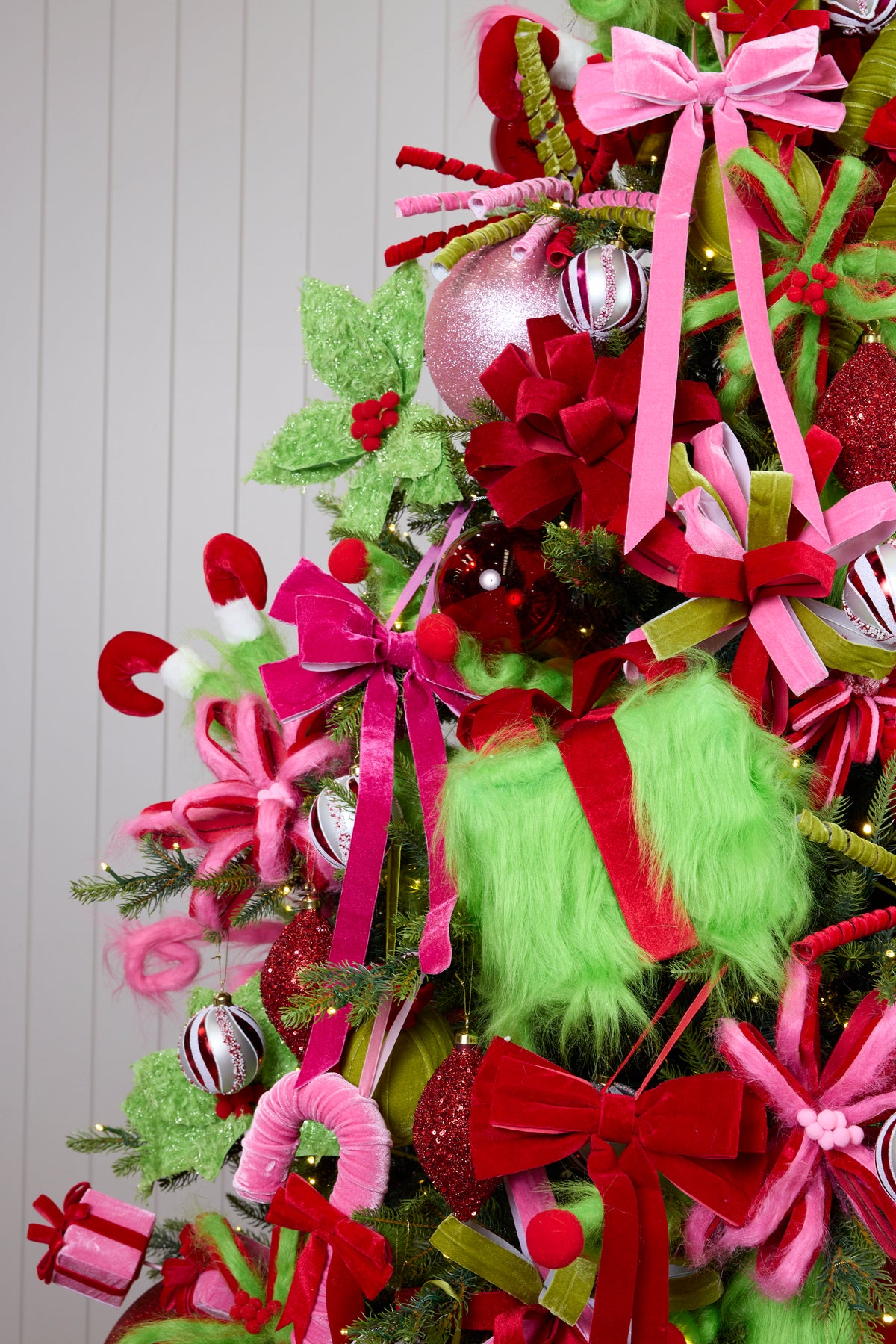 Merry Mischief Ornament Package - 7.5FT - 8FT