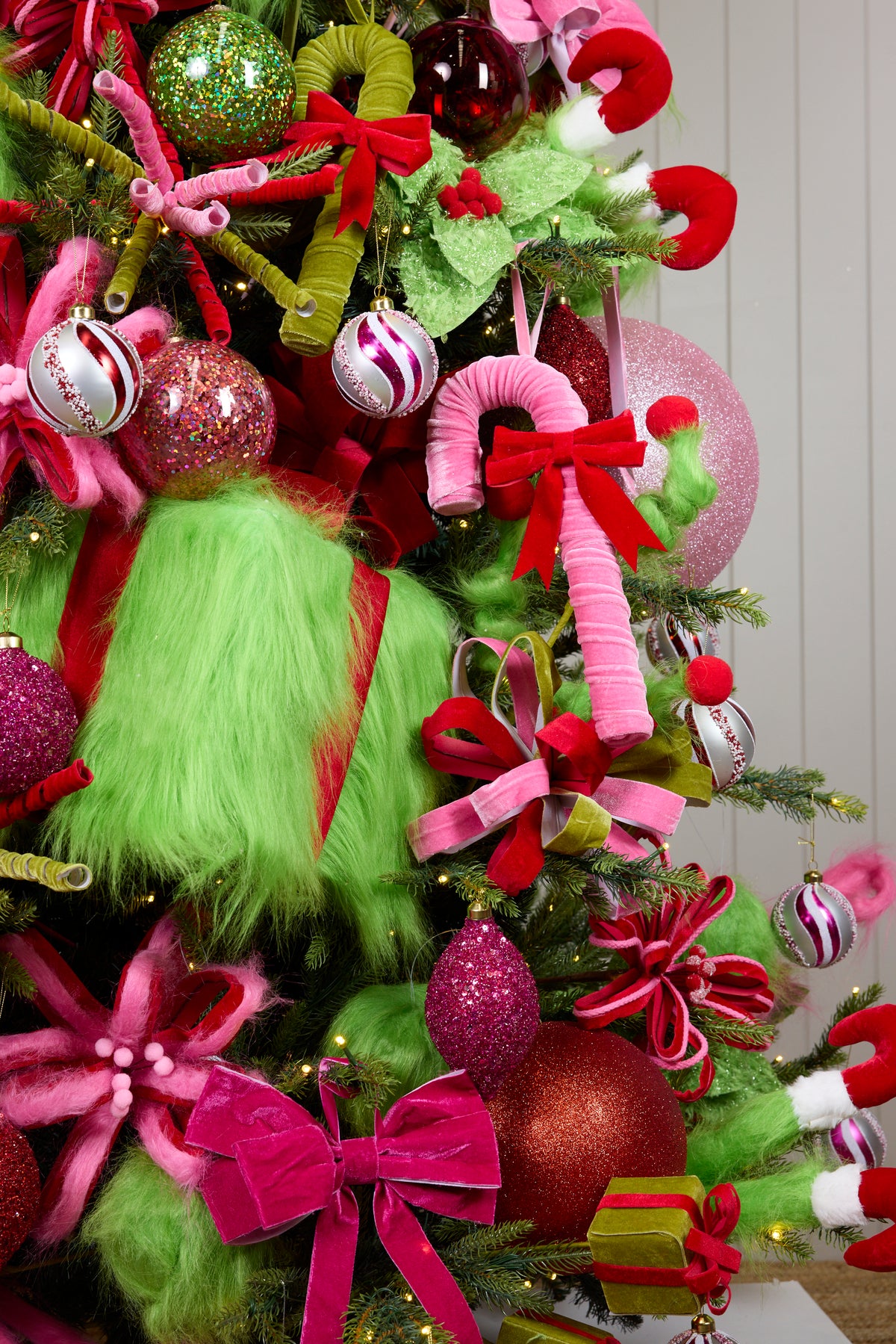 Merry Mischief Ornament Package - 7.5FT - 8FT