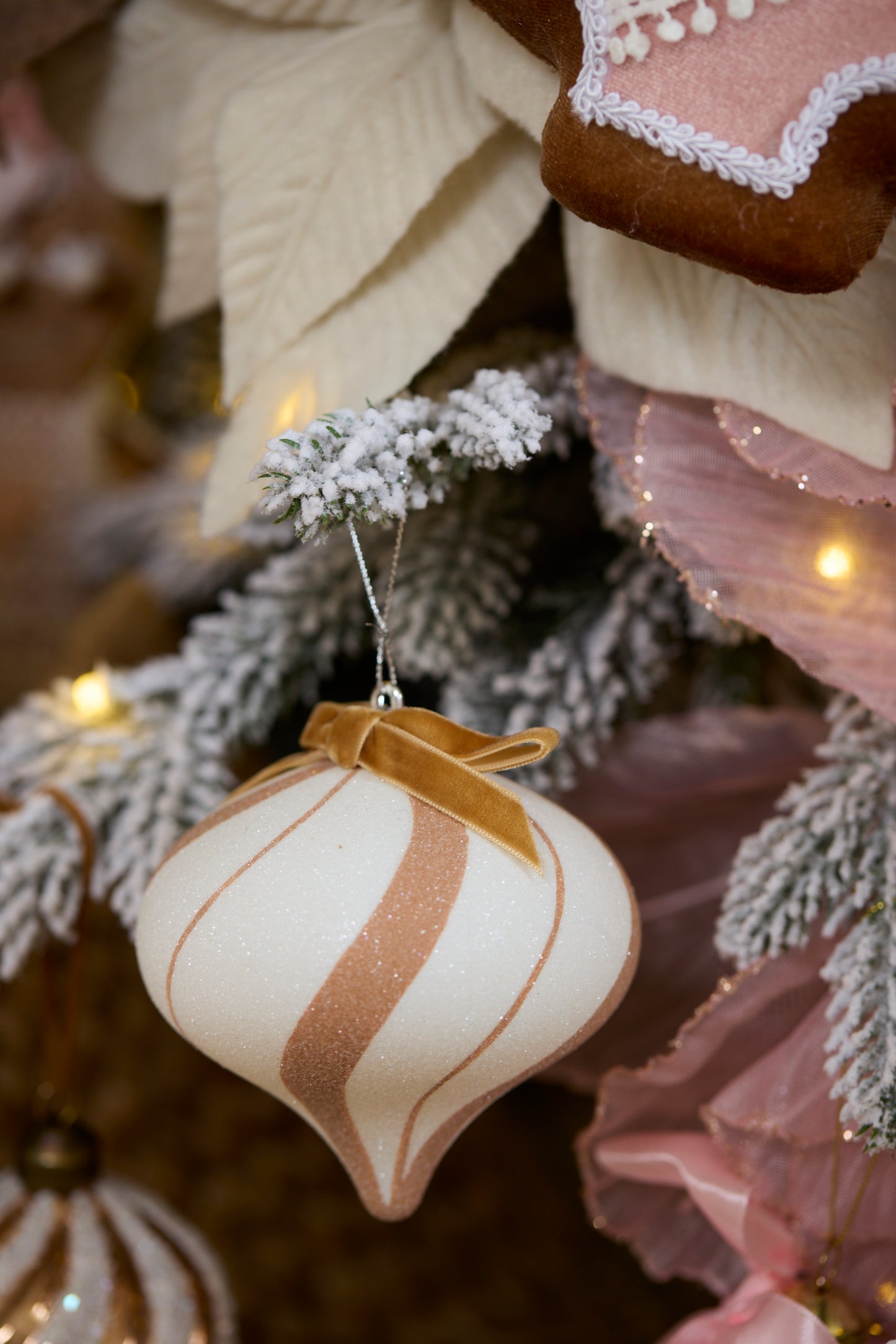 WHITE GINGERBREAD SWIRL ONION BAUBLE