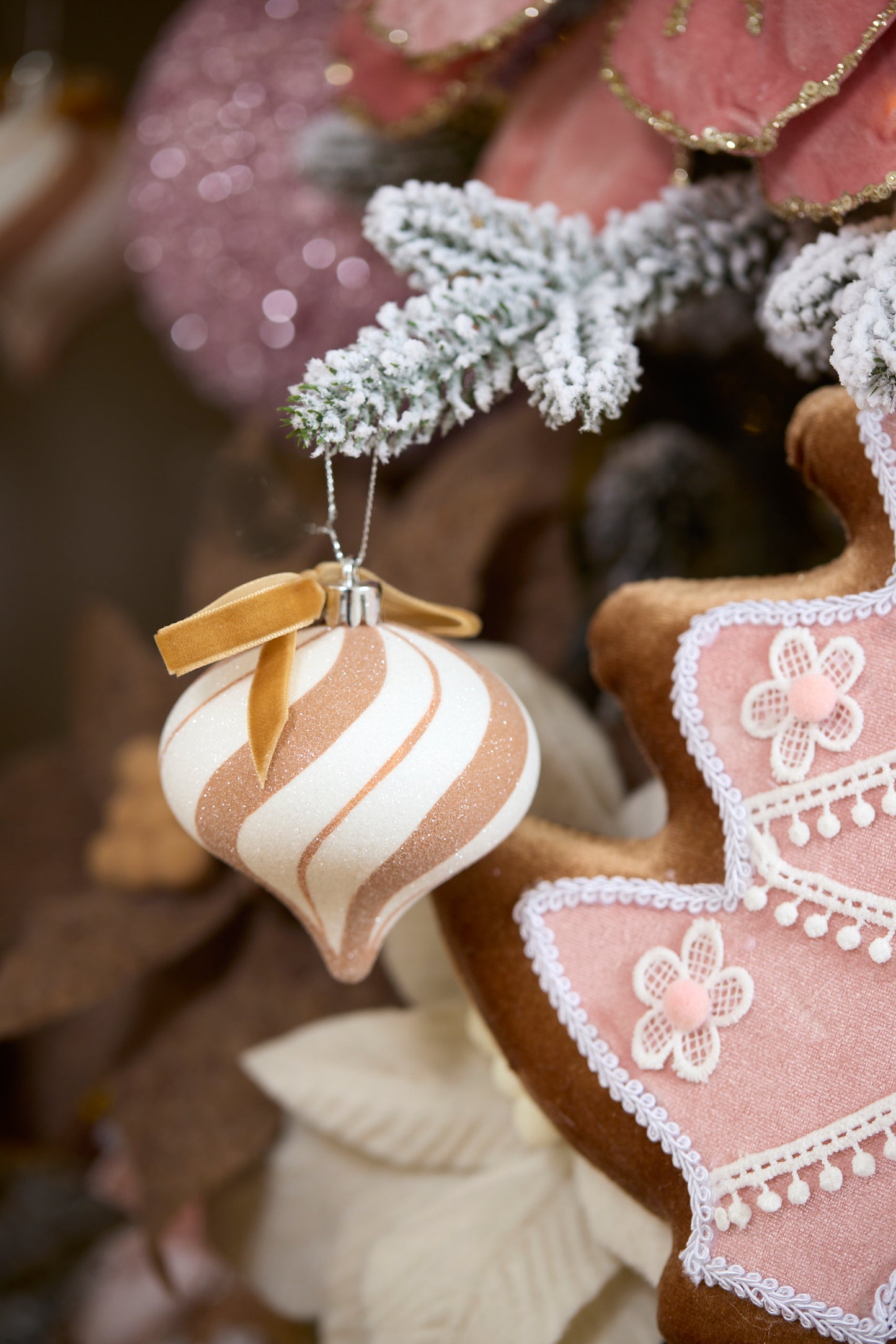 MINI WHITE GINGERBREAD SWIRL ONION BAUBLE