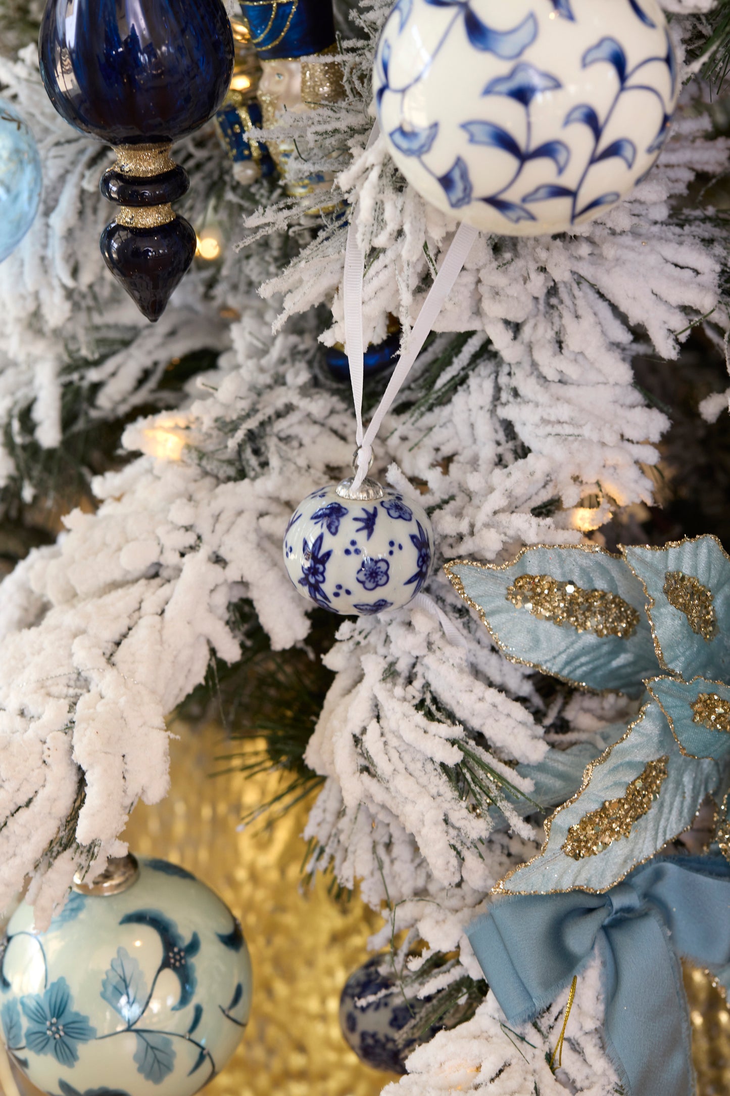 ASSORTED CHINOISERIE BAUBLES HANGING