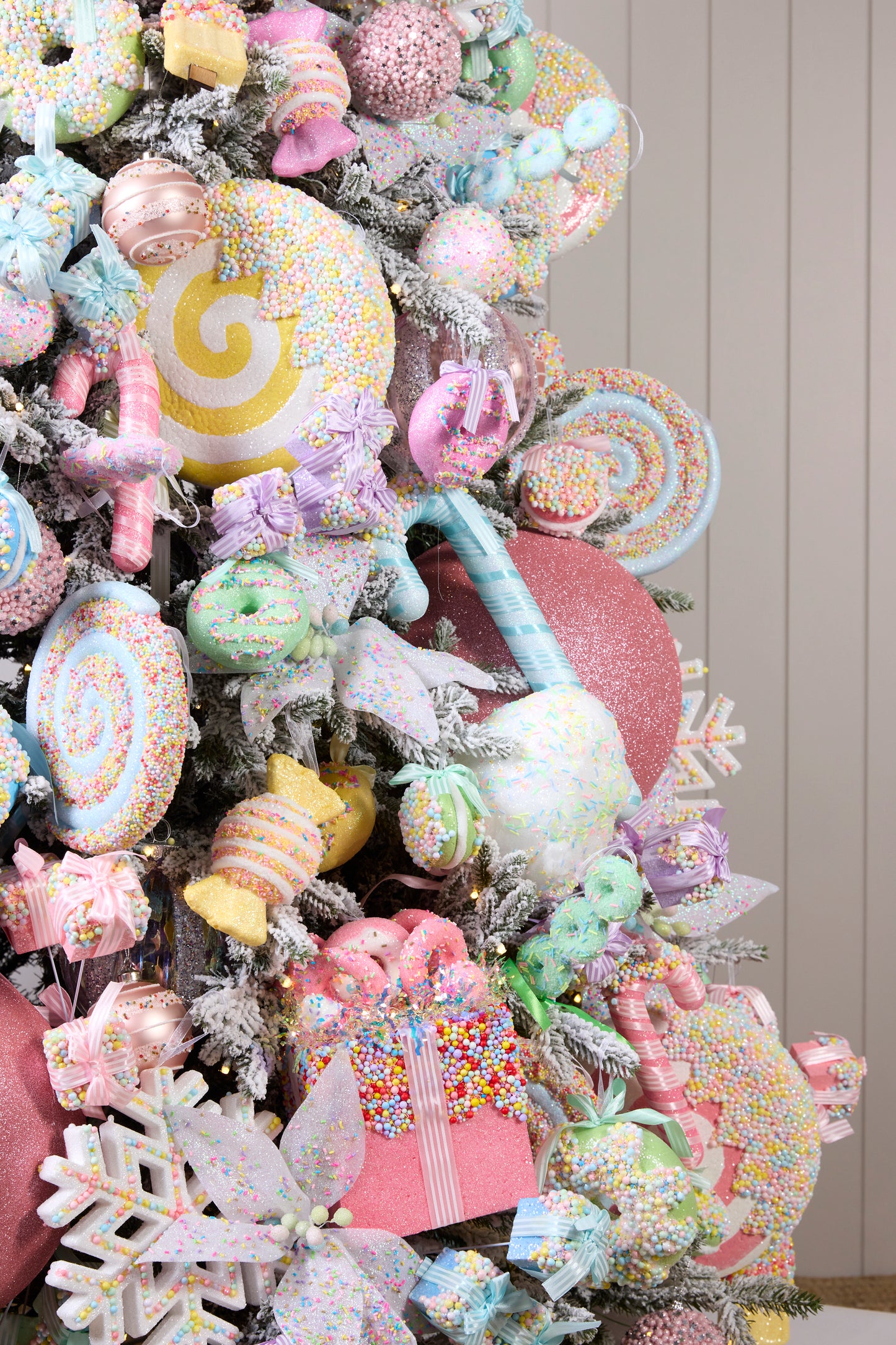 CUPCAKE CORNER ORNAMENT PACKAGE - 7.5FT / 8FT