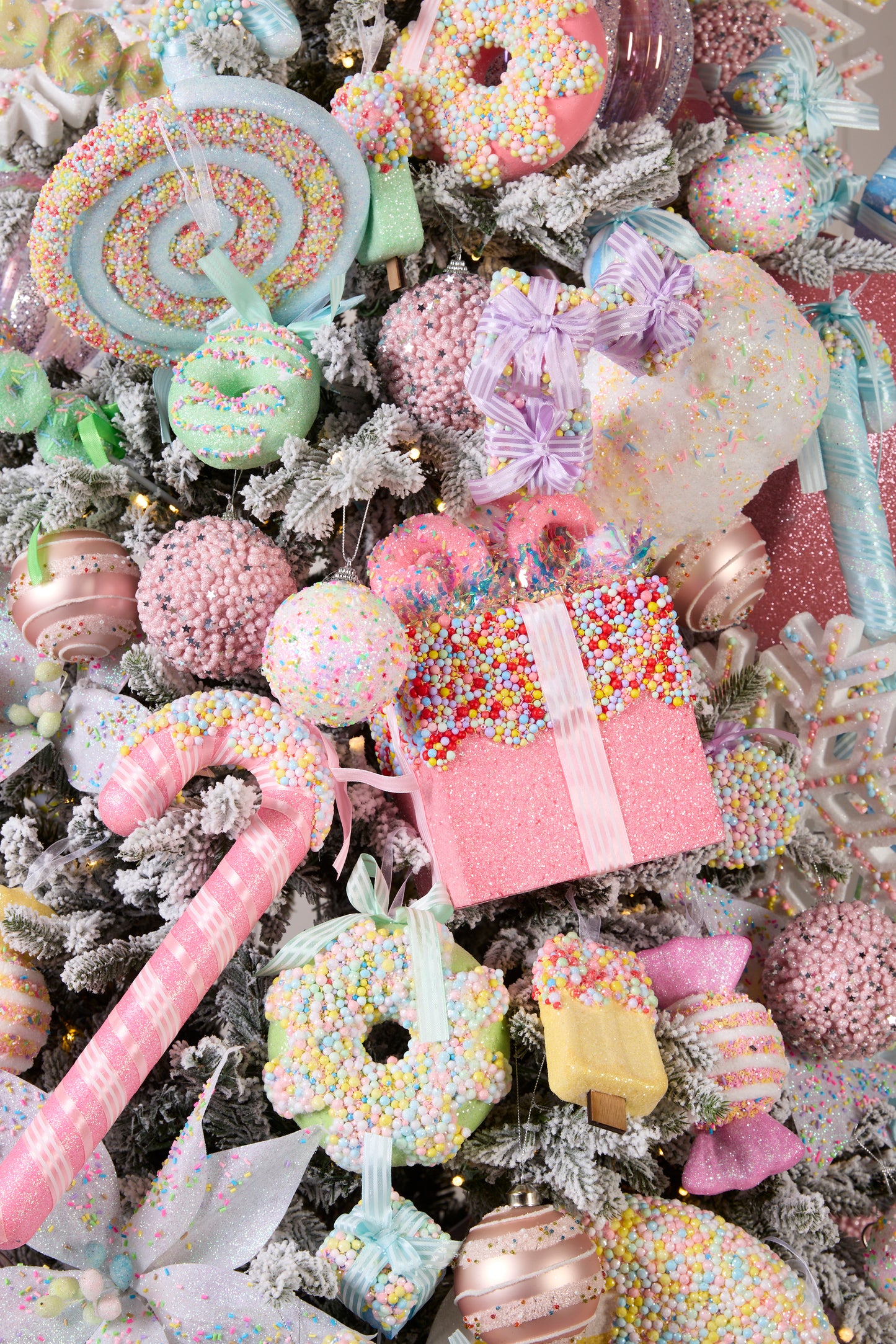 CUPCAKE CORNER ORNAMENT PACKAGE - 7.5FT / 8FT