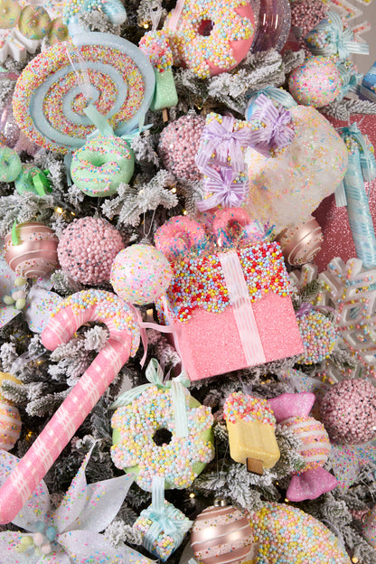 CUPCAKE CORNER ORNAMENT PACKAGE - 5.5FT / 6FT