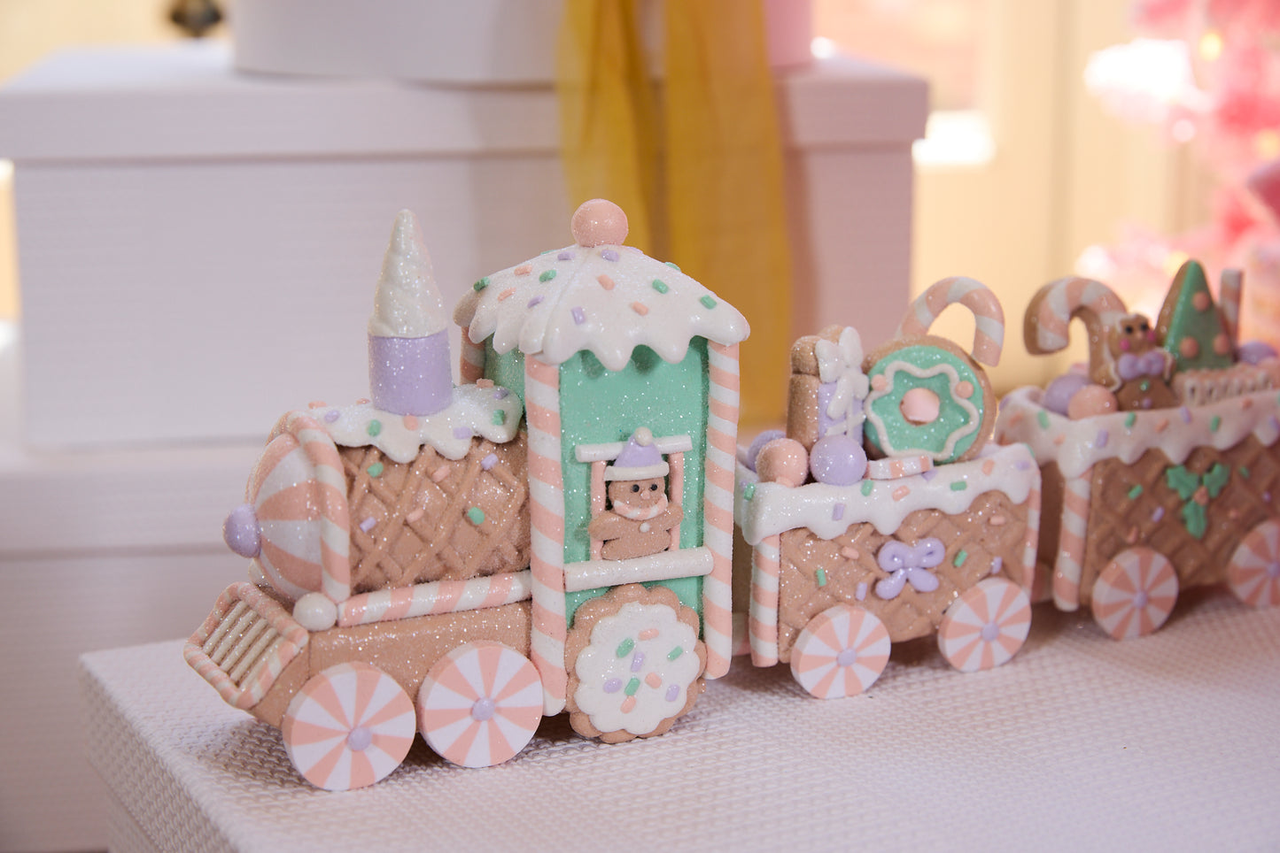 Pastel Gingerbread Train With 2 Carriages