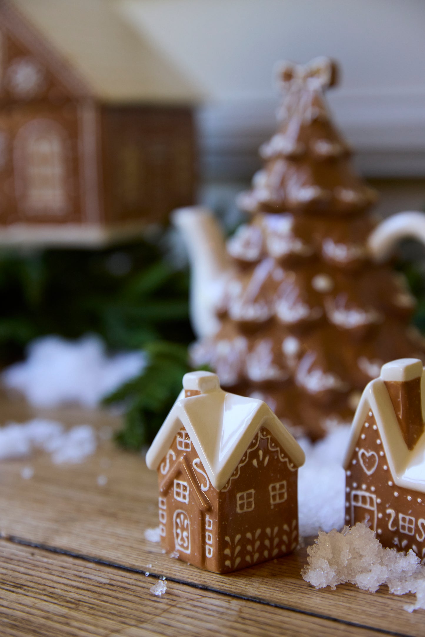 Ceraming Gingerbread House Salt And Pepper Shakers