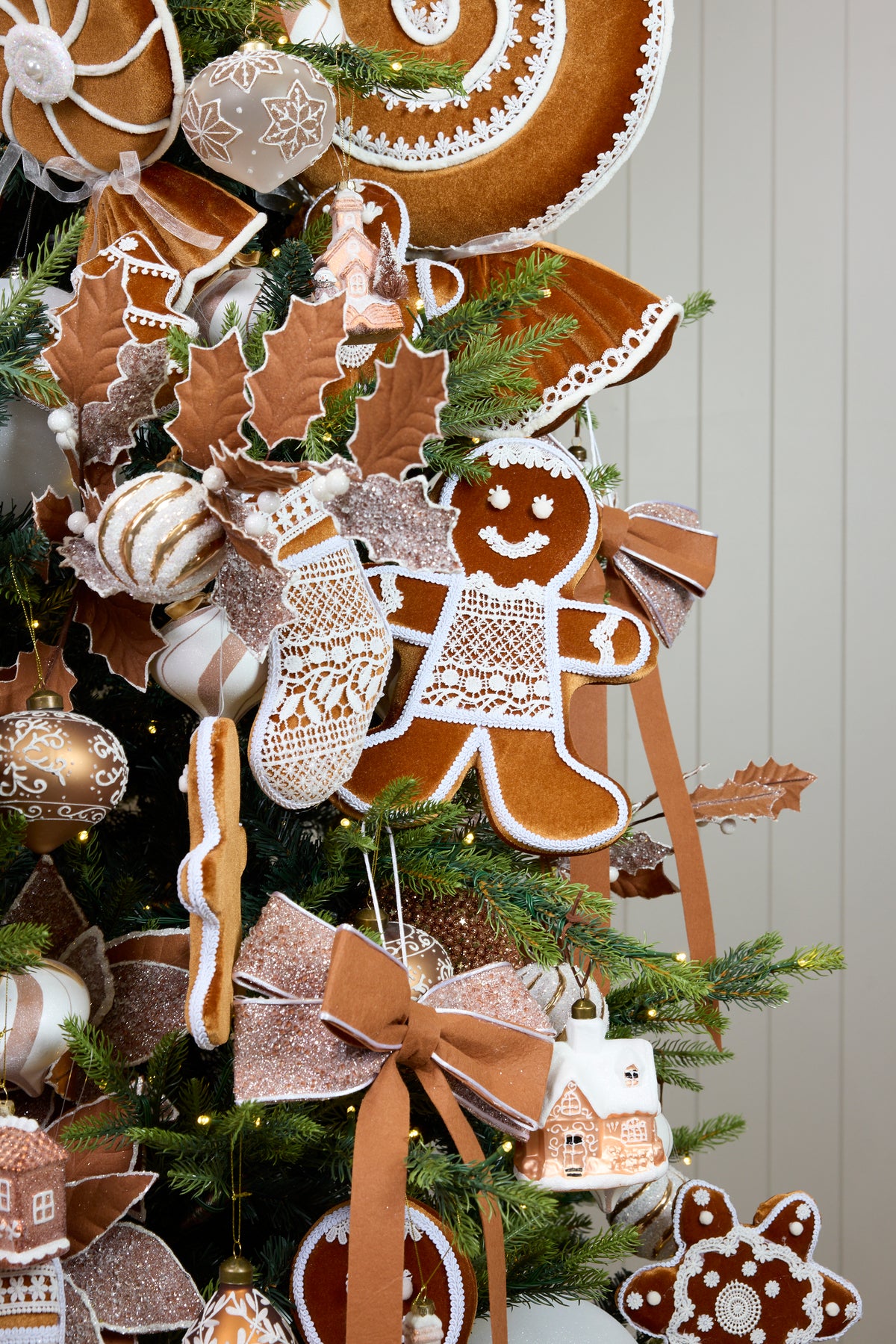 Ginger and Spice Ornament Package - 5.5FT - 6FT