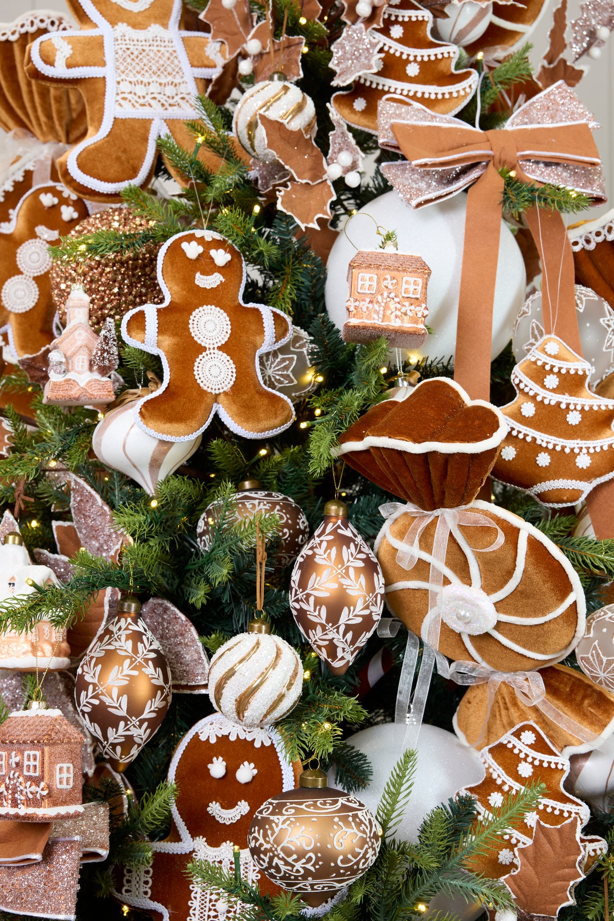 Ginger and Spice Ornament Package - 5.5FT - 6FT