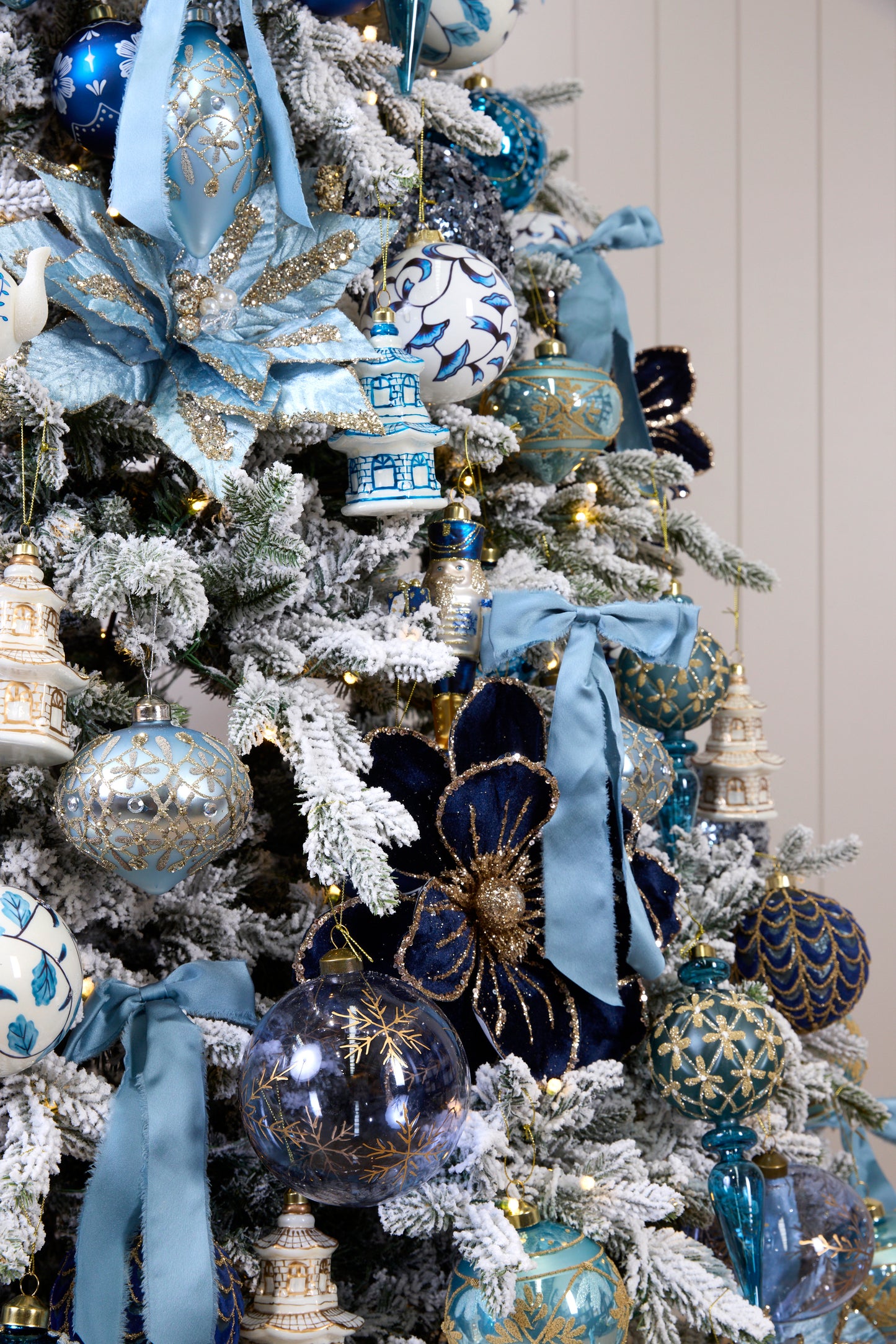 DECEMBER FROST ORNAMENT PACKAGE - 7.5FT / 8FT