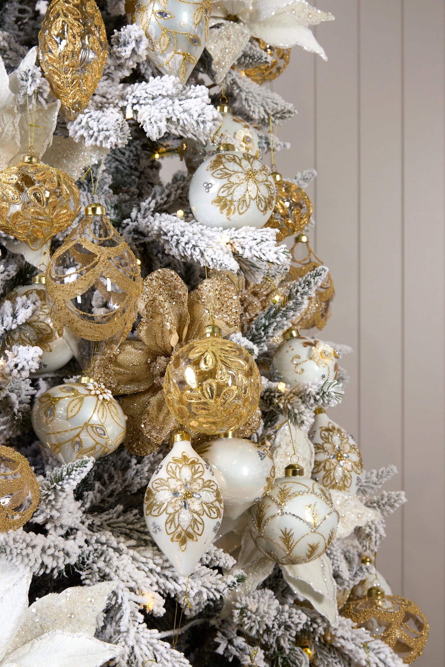 JOYEUX NOEL ORNAMENT PACKAGE - 7.5FT / 8FT