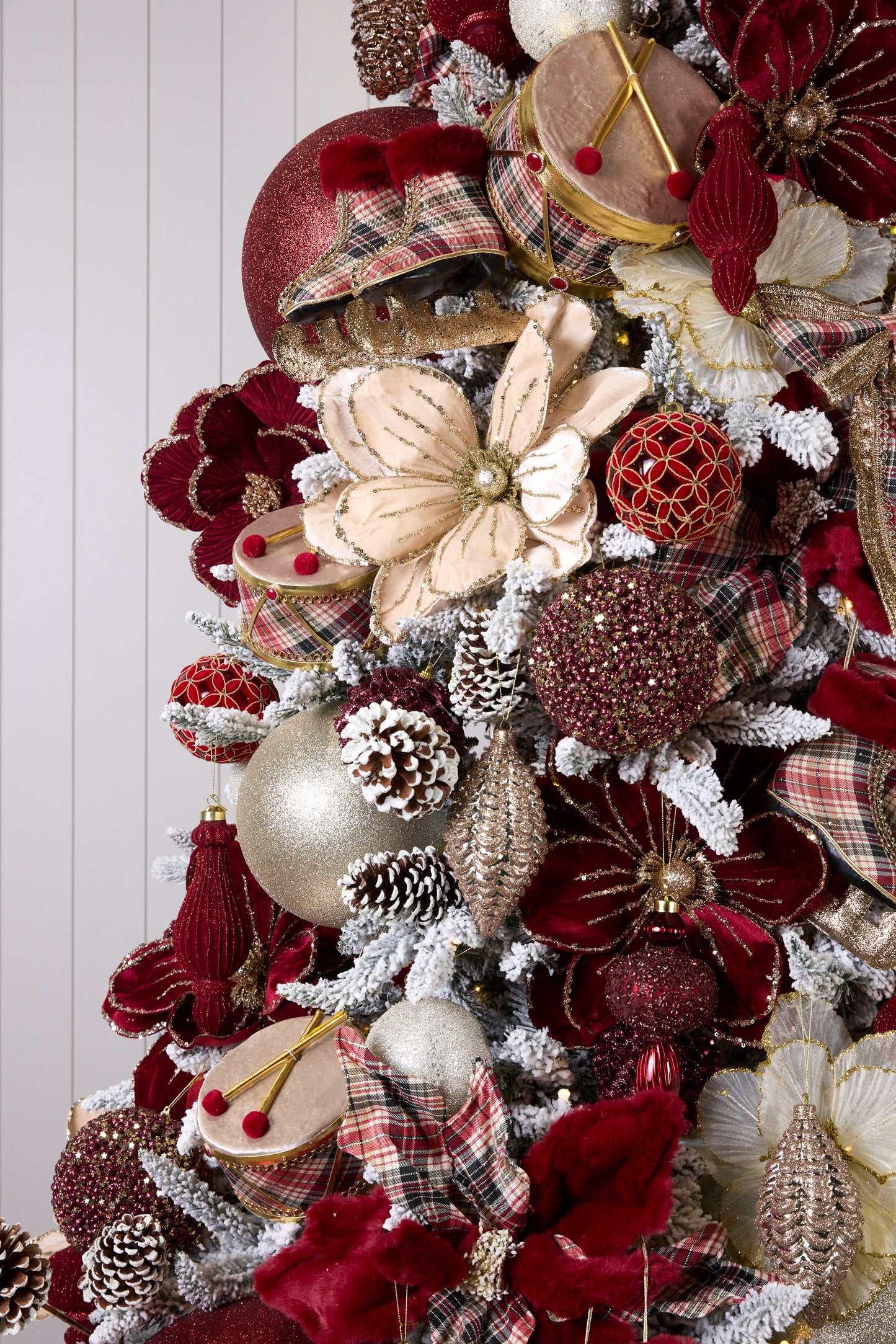 VANILLA BERRY LODGE ORNAMENT PACKAGE - 7.5FT / 8FT