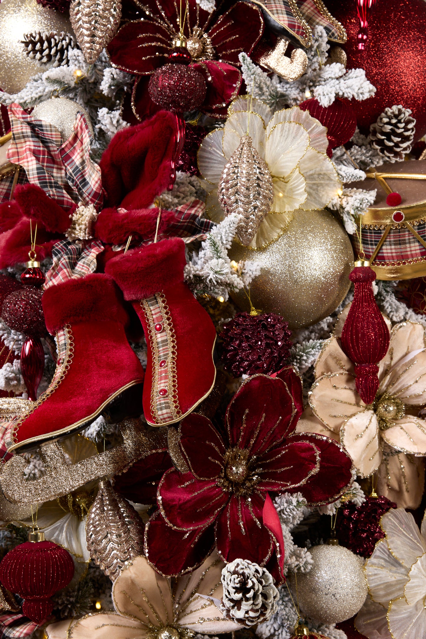 VANILLA BERRY LODGE ORNAMENT PACKAGE - 7.5FT / 8FT