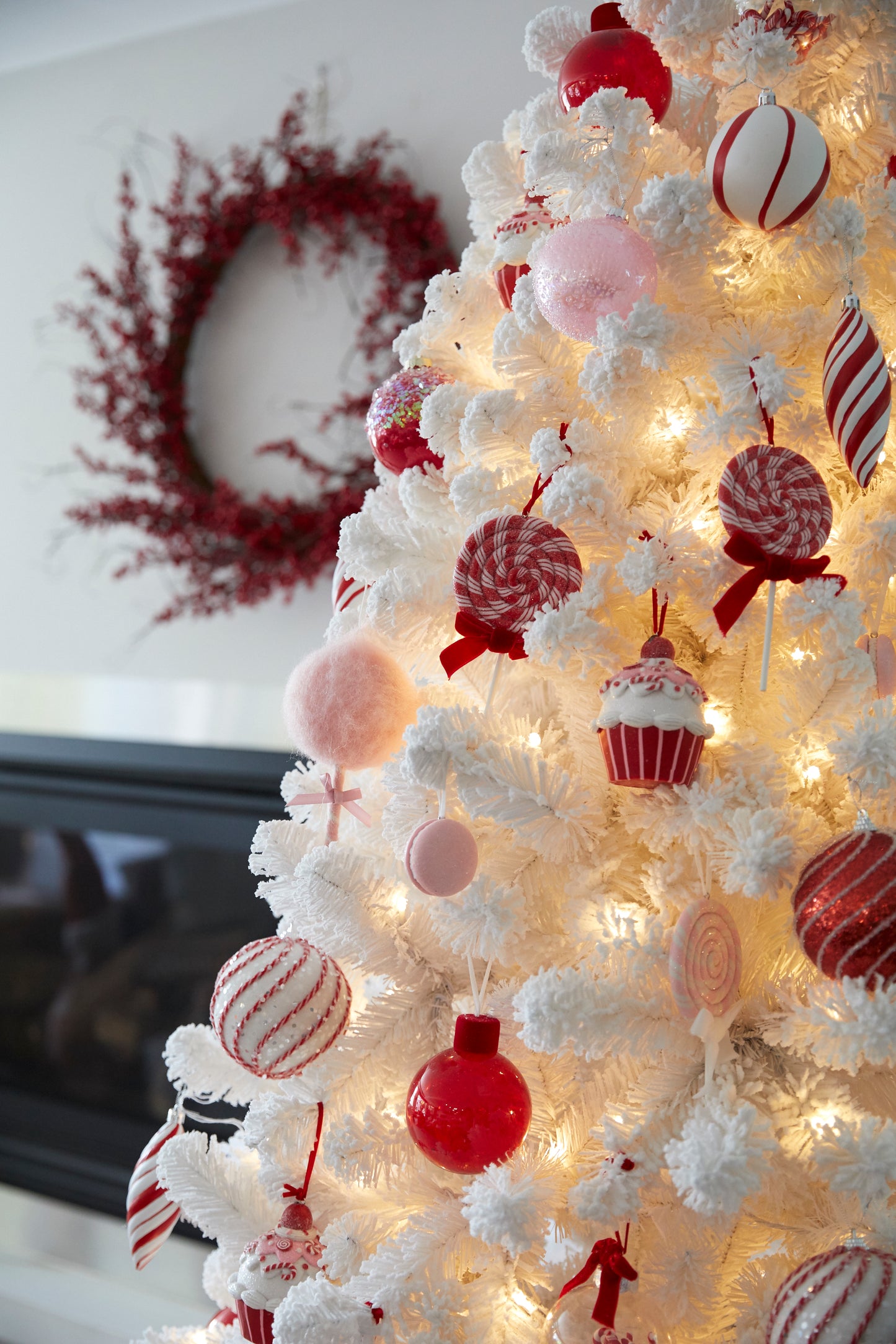 Red And White Strap Wreath Small