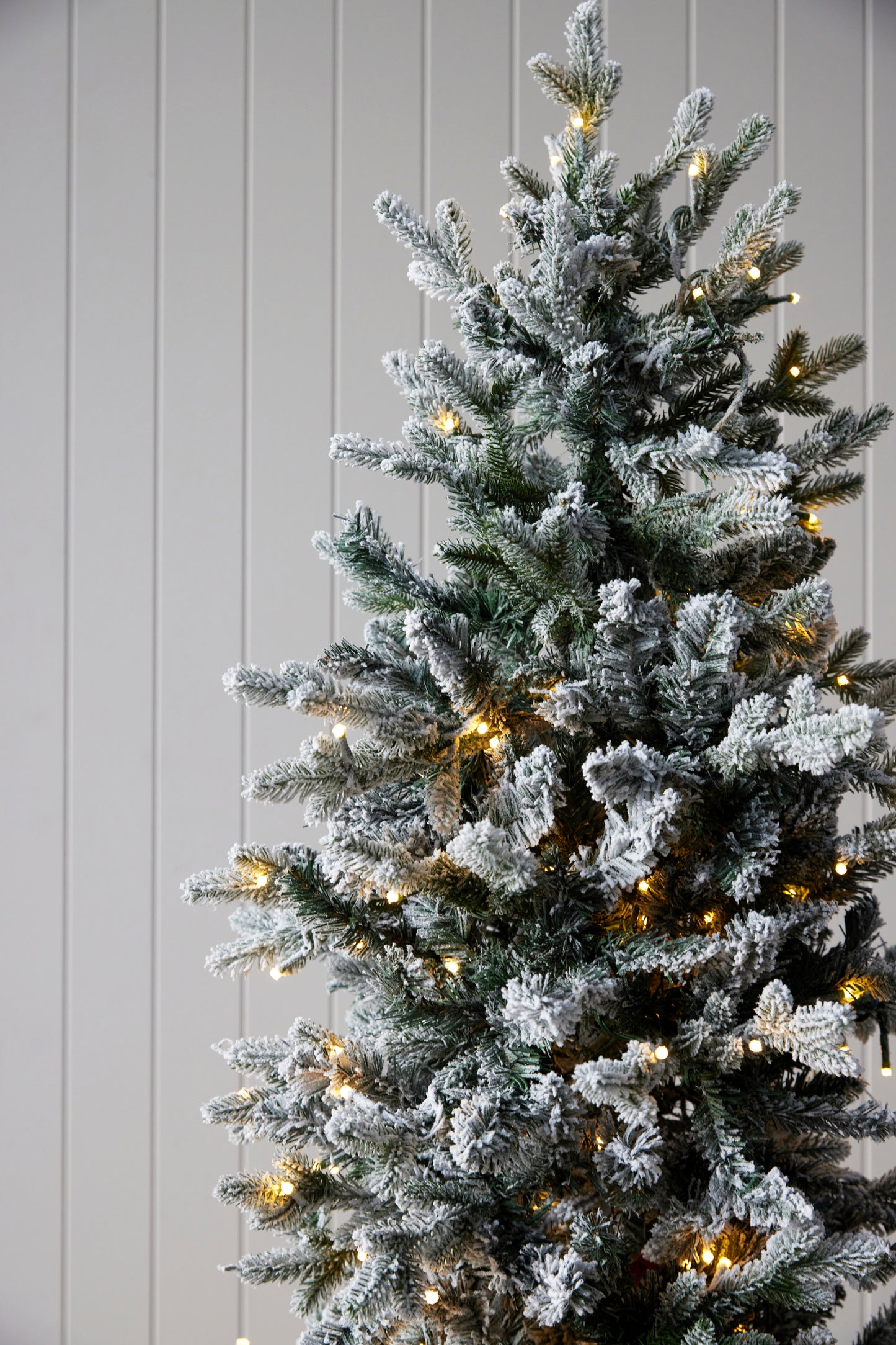 6 Ft European Fir Snow Tree - 320 Led