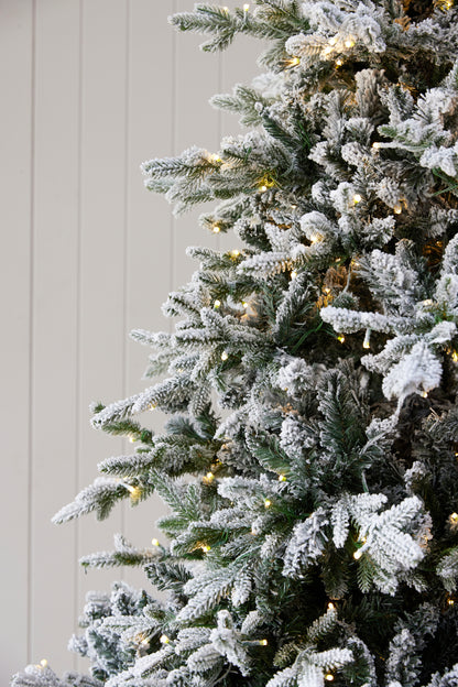 7.5 Ft Norwegian Pine Snow Tree - 800 Led